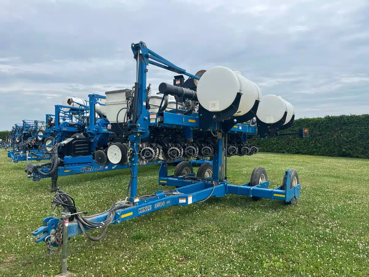 Gallery image 1 for Used 2007 Kinze 3500 Planter
