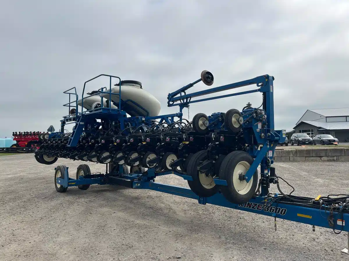 Gallery image 2 for Used 2012 Kinze 3600 Planter