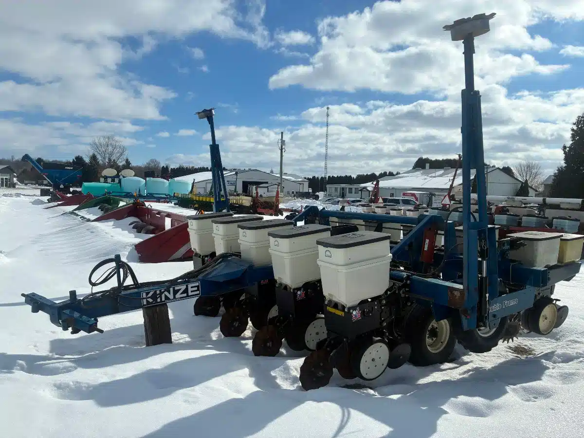 Kinze 900DF Planter
