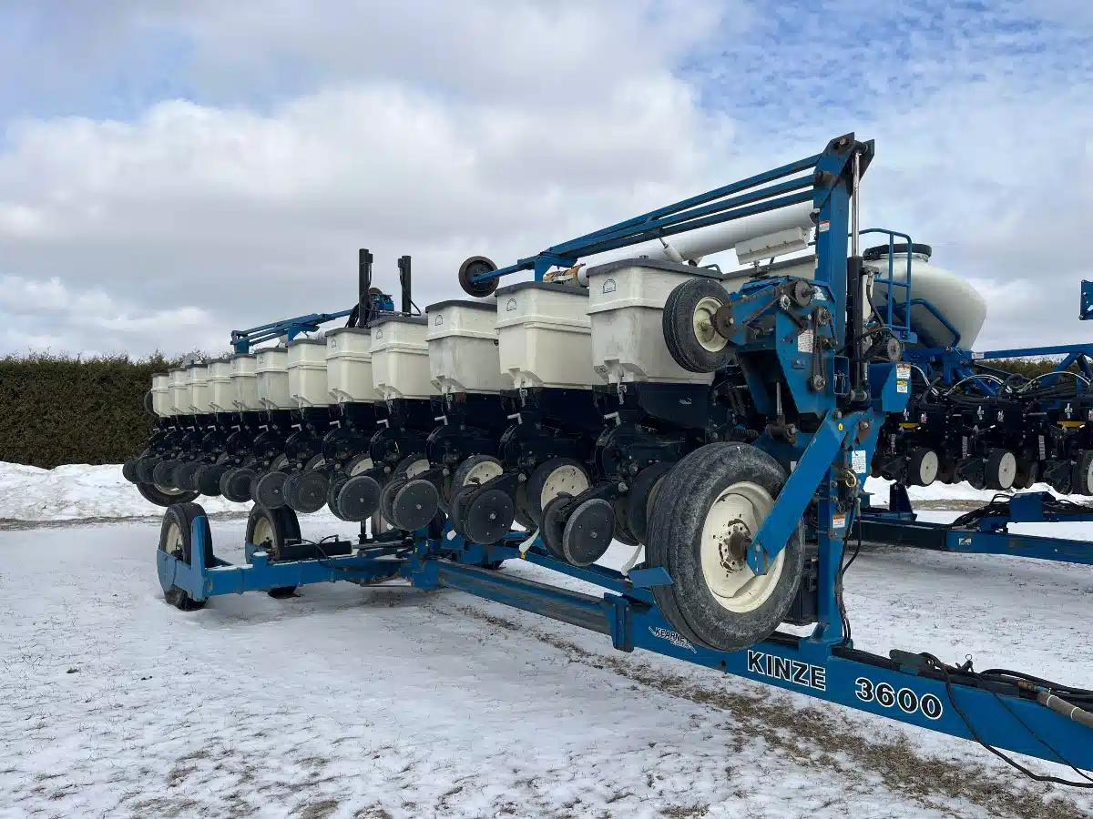 Gallery image 2 for 2000 Kinze 3600 Planter