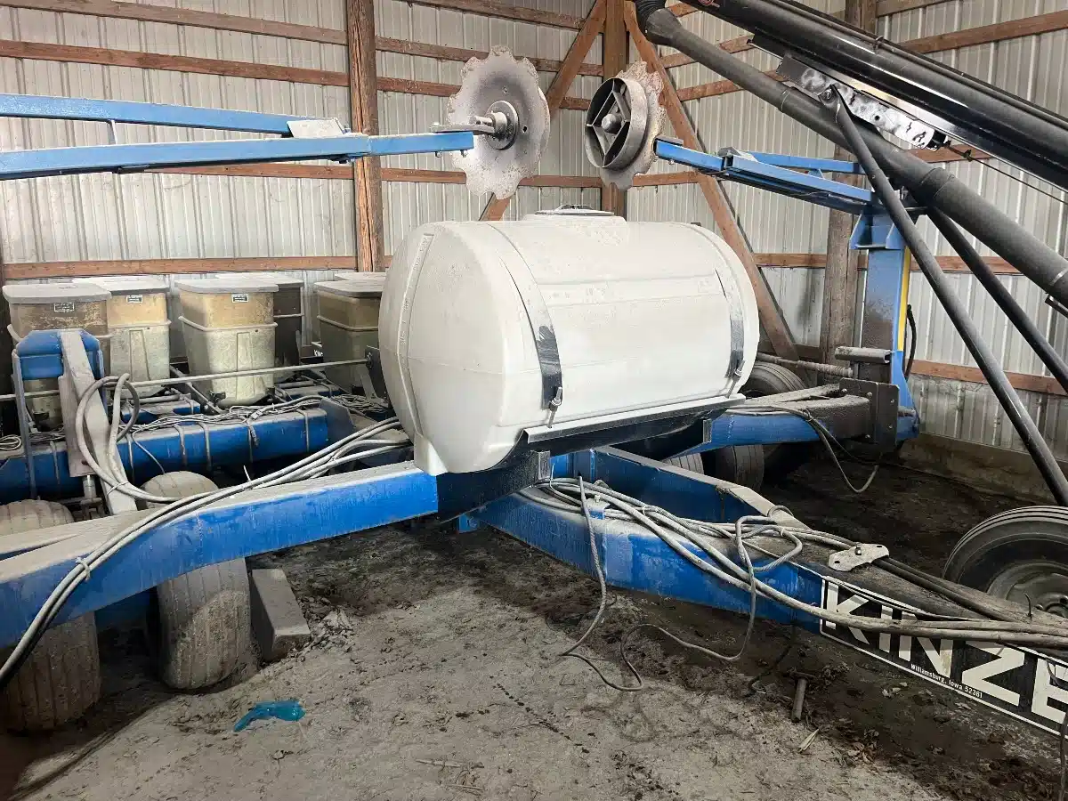 Gallery image 2 for Kinze 900DF Planter