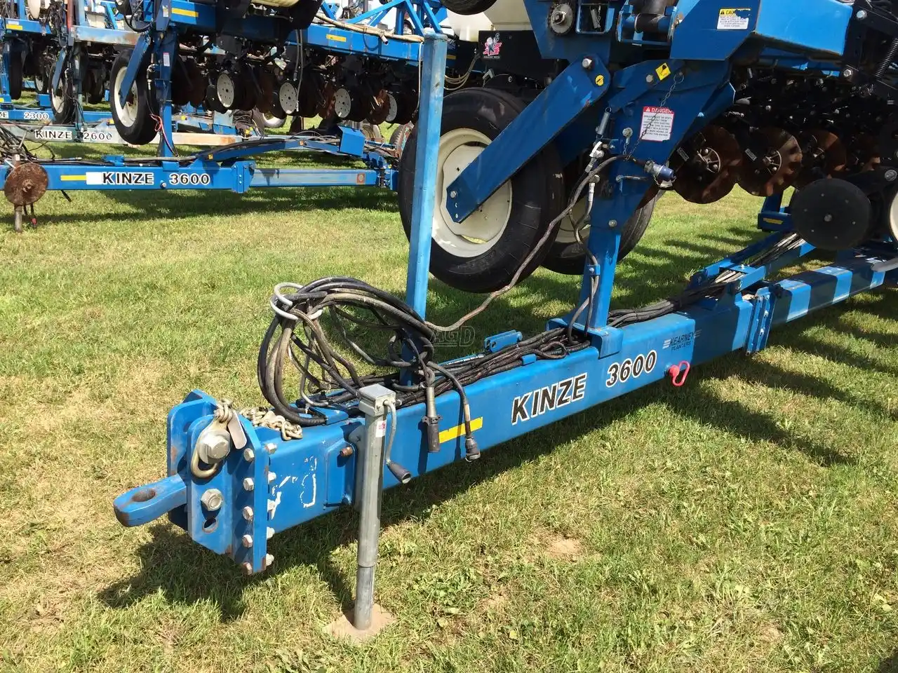 Gallery image 2 for Used Kinze 3600 Planter