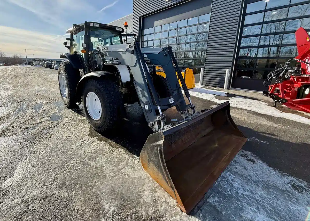 2012 Valtra N101 Tractor