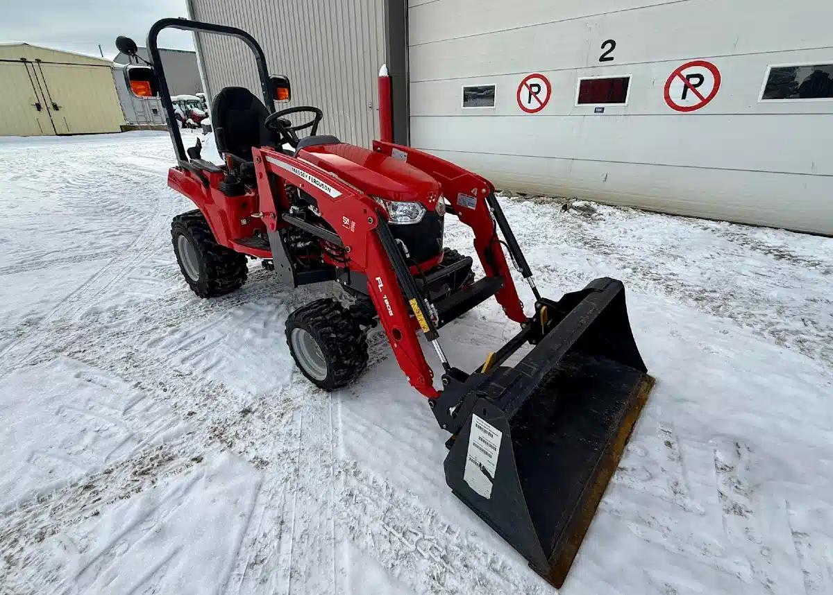Gallery image 2 for 2023 Massey Ferguson GC1725M Tractor