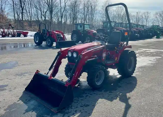 Gallery image 2 for 2016 Massey Ferguson 1526 Tractor