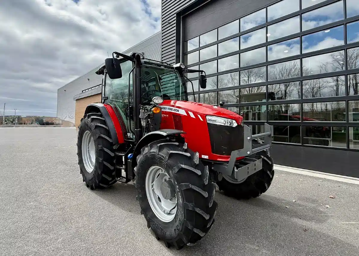 Photo de la Galerie 1 pour 2023 Massey Ferguson 5711D Tracteur