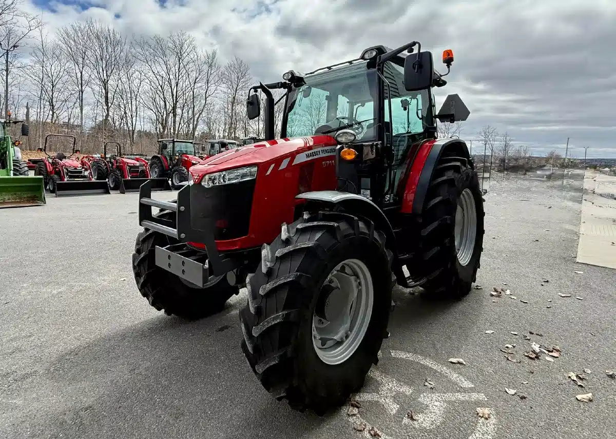 Photo de la Galerie 2 pour 2023 Massey Ferguson 5711D Tracteur