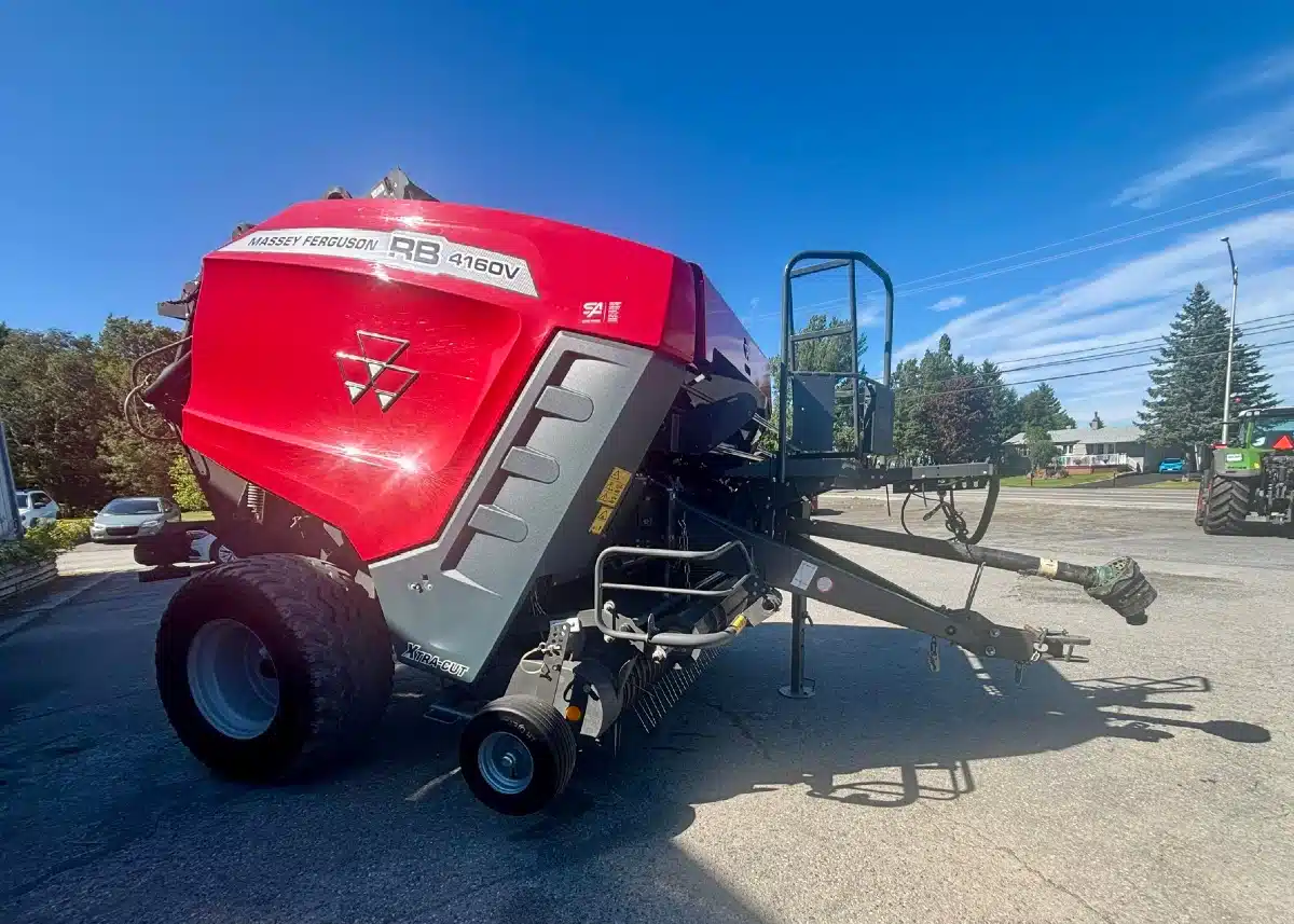 Gallery image 1 for 2023 Massey Ferguson RB 4160V Round Baler