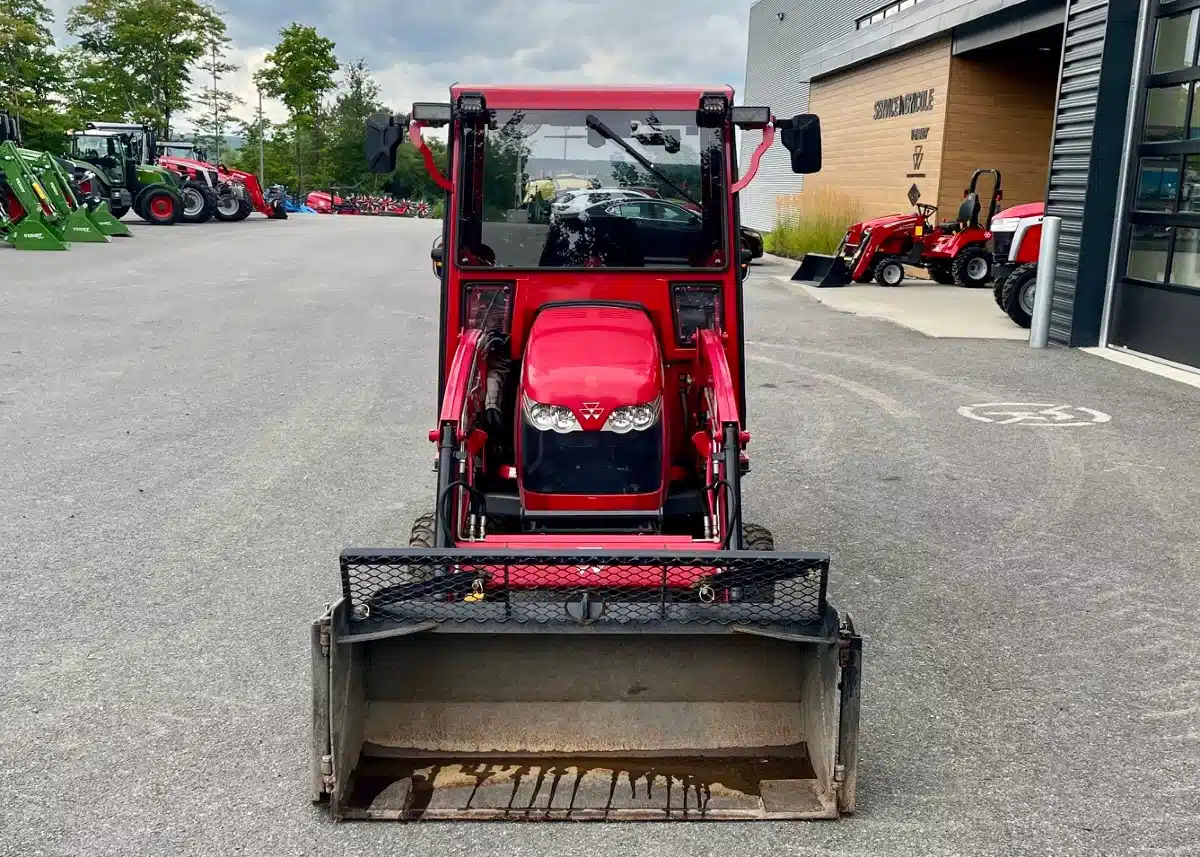 Gallery image 2 for 2011 Massey Ferguson GC2400 Tractor