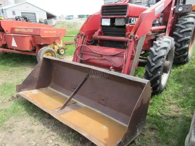 Gallery image 2 for Used International Harvester loader Front End Loader
