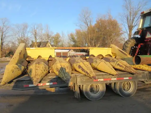 Gallery image 1 for Used New Holland 974 Header - Row Crop