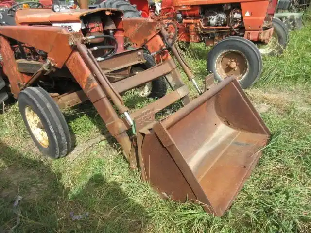 Gallery image 1 for Used White 1532 Front End Loader