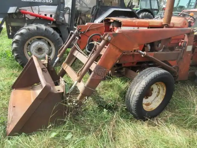 Gallery image 2 for Used White 1532 Front End Loader