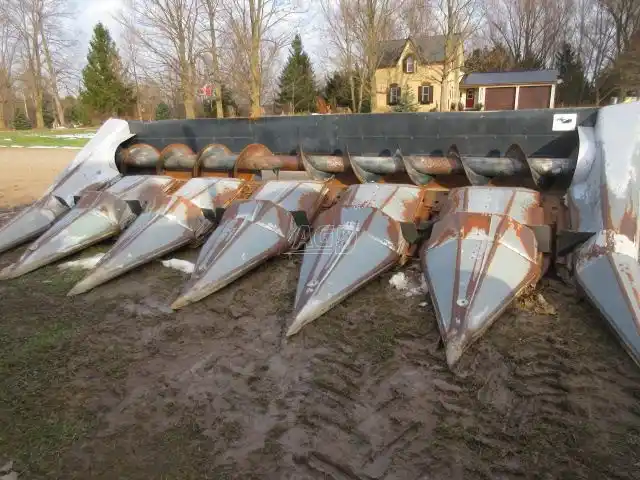 Gallery image 1 for Used Agco 636 Header - Row Crop