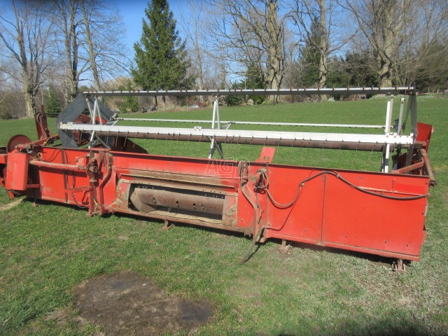 Gallery image 2 for Used Massey Ferguson 1859 Header - Auger