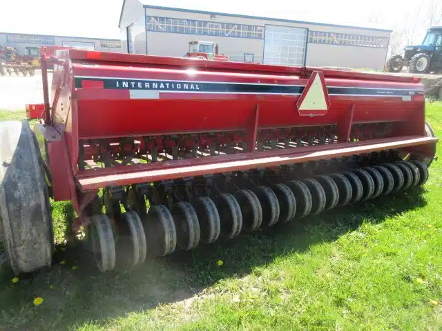 Gallery image 2 for Used International 5100 Drill