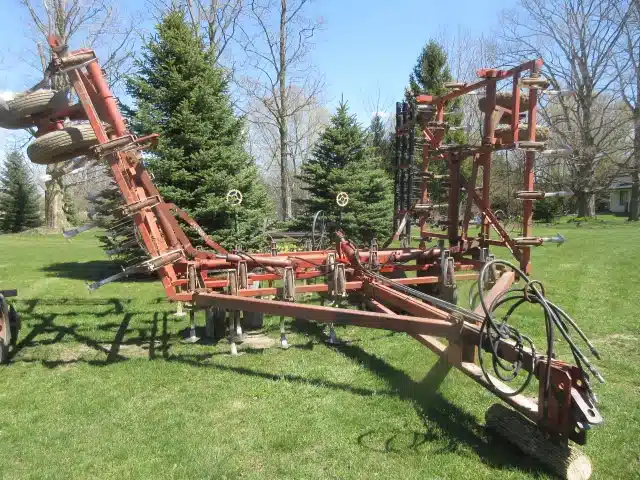 Gallery image 2 for Used Wil-Rich 2500 Cultivator