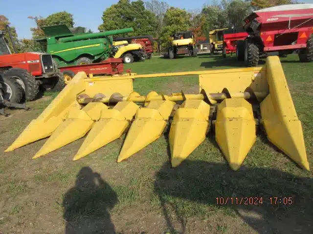 Gallery image 1 for Used New Holland 974 Header - Row Crop