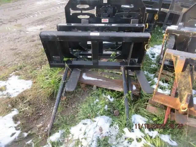 Gallery image 1 for New 2025 Walco 39" Bale Spear