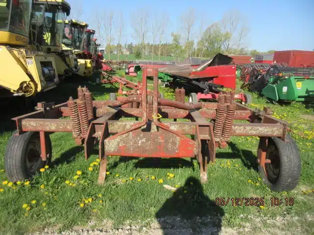 Gallery image 2 for Used Bush Hog 9 Chisel Plow