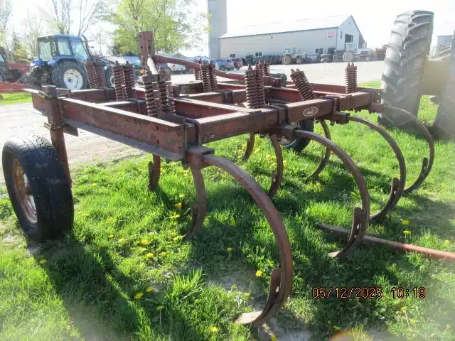 Gallery image 1 for Used Bush Hog 9 Chisel Plow