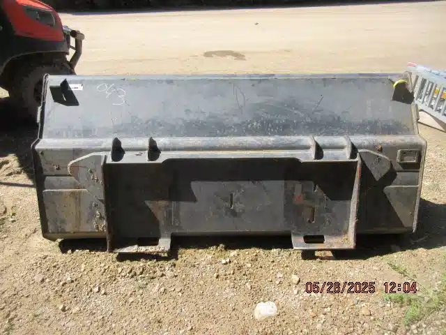 Gallery image 2 for Used Kubota GP72 Bucket