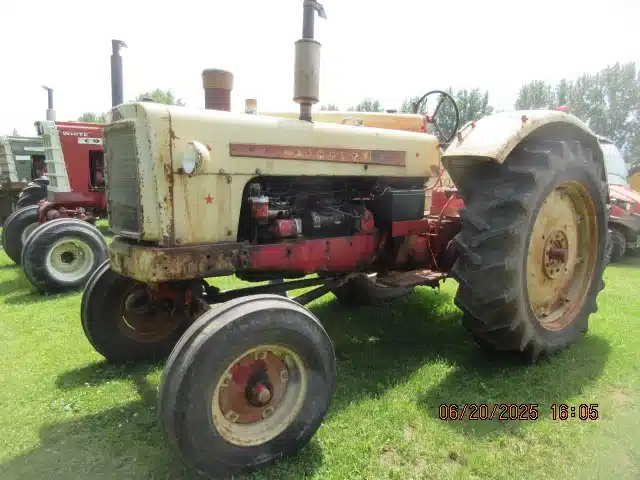 Gallery image 2 for Used 1961 Cockshutt 560 Tractor