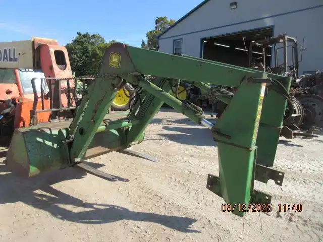 Gallery image 2 for Used John Deere 175 Front End Loader