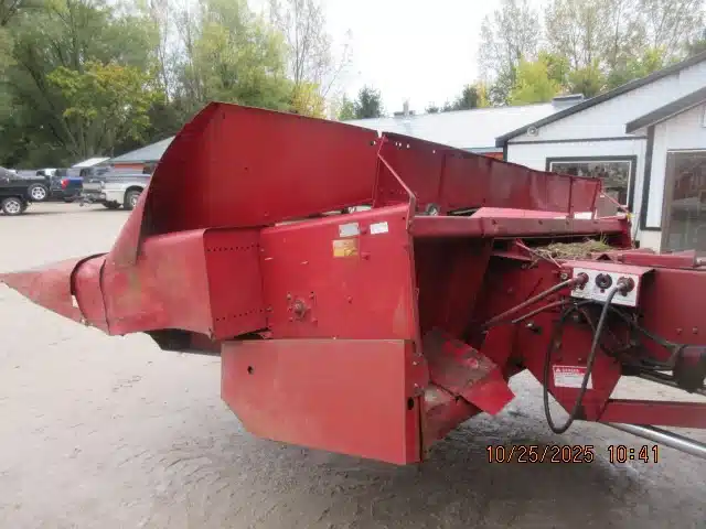 Gallery image 2 for Used International Harvester 843 Header - Row Crop