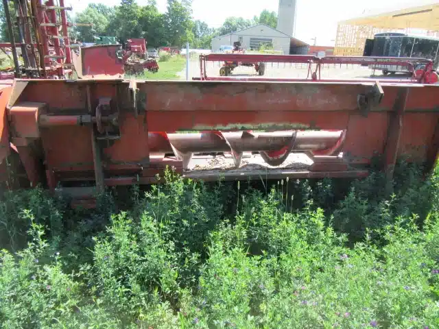 Gallery image 2 for Massey Ferguson 1143 Header - Row Crop