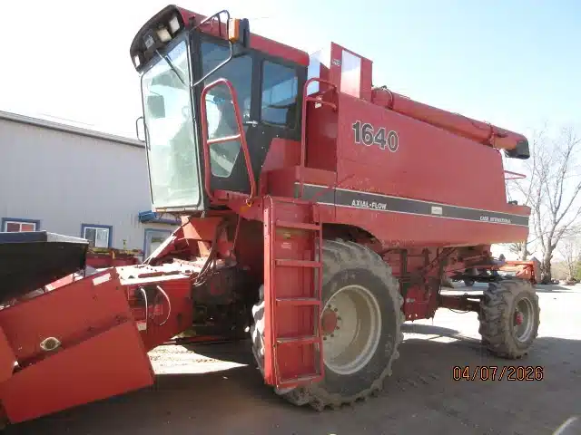 Gallery image 1 for 1988 Case IH 1640 Combine