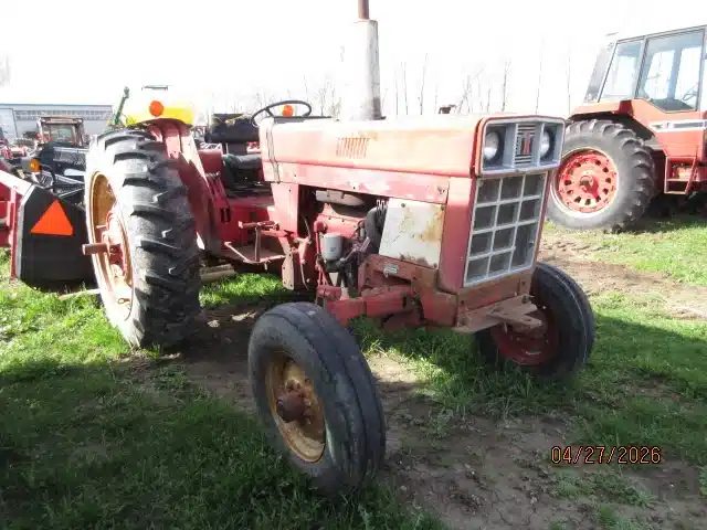 Gallery image 2 for International Harvester 884 Tractor