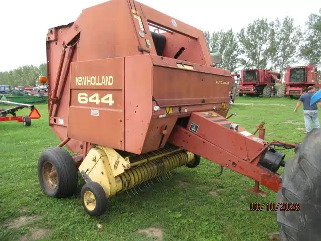 Gallery image 2 for New Holland 644 Round Baler
