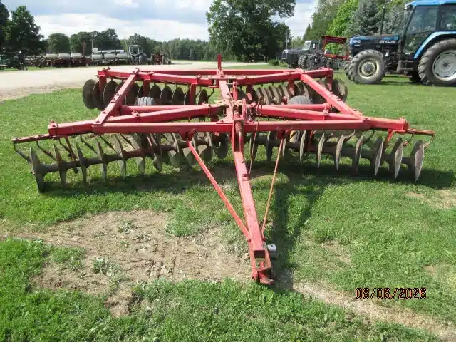 Gallery image 1 for Massey Ferguson 520 Disc