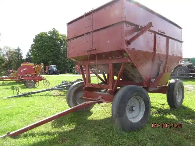 Gallery image 1 for Martin Farm Wagons 385 Gravity Box