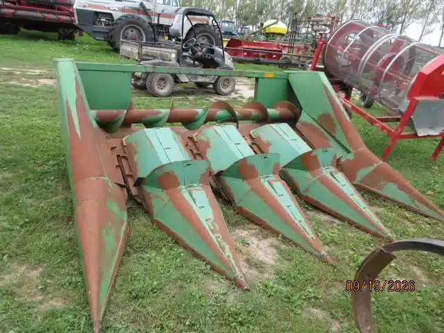 Gallery image 1 for John Deere 443 Header - Row Crop