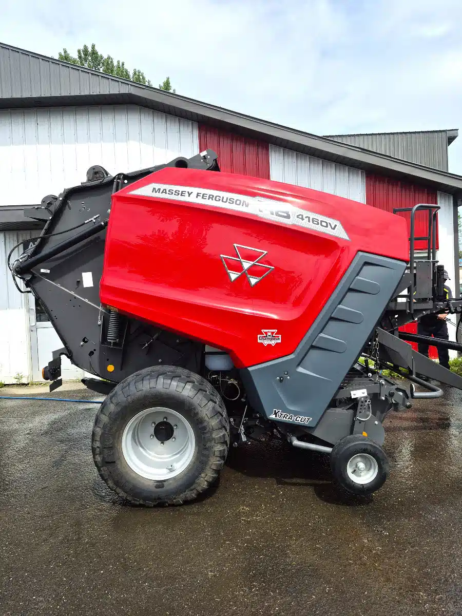 Gallery image 1 for Used Massey Ferguson 4160V Round Baler