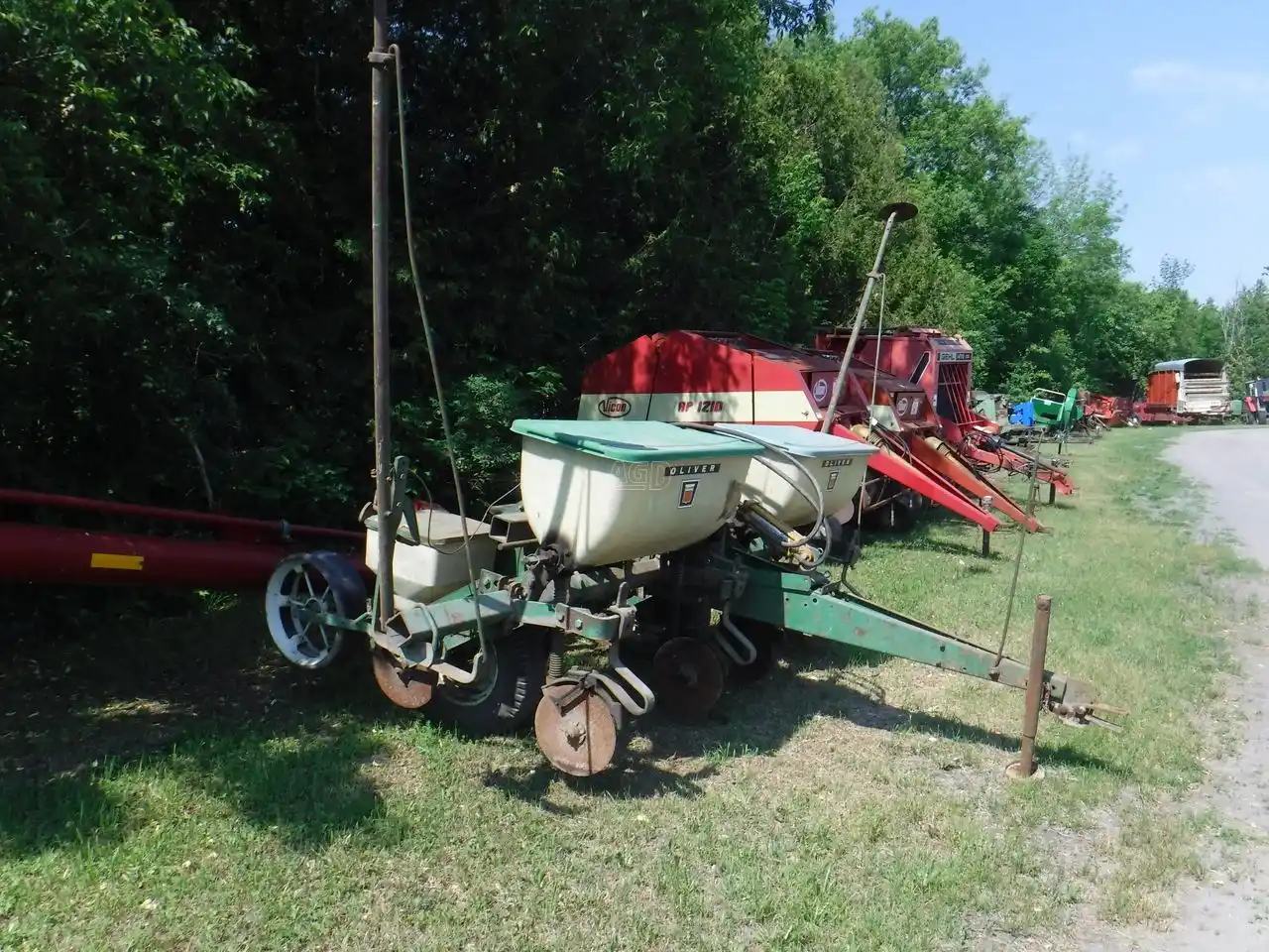 Gallery image 2 for Used Oliver 543 Planter