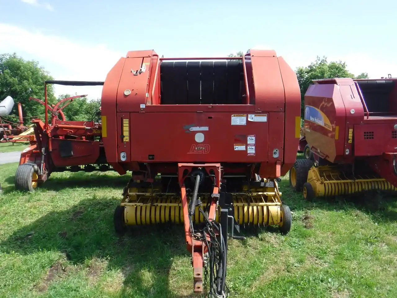 Gallery image 2 for Used New Holland BR740 Round Baler