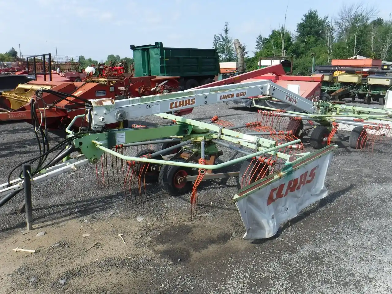Gallery image 1 for Used CLAAS 650 TWIN Rake