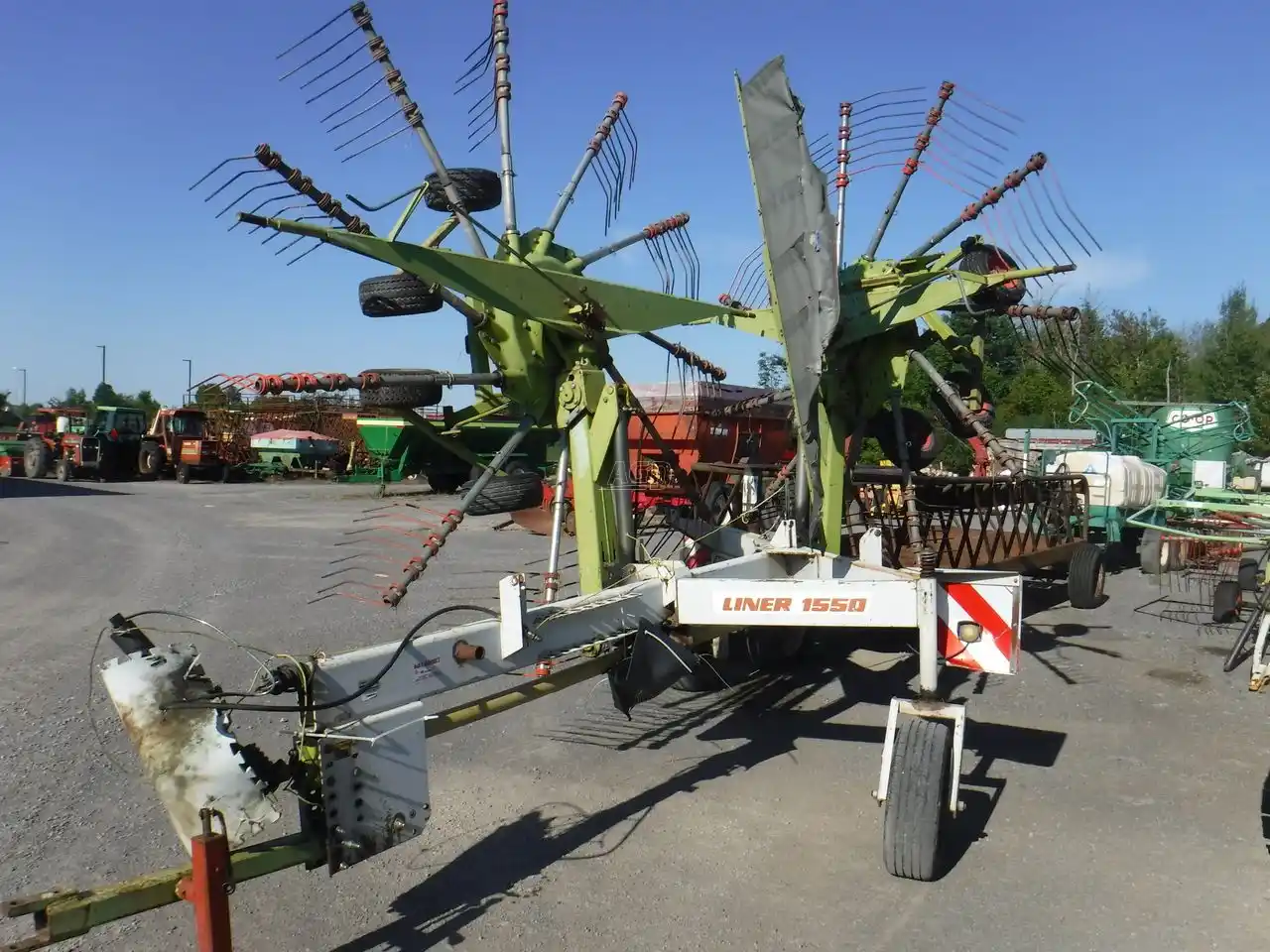 Gallery image 1 for Used CLAAS LINER 1550 Rake