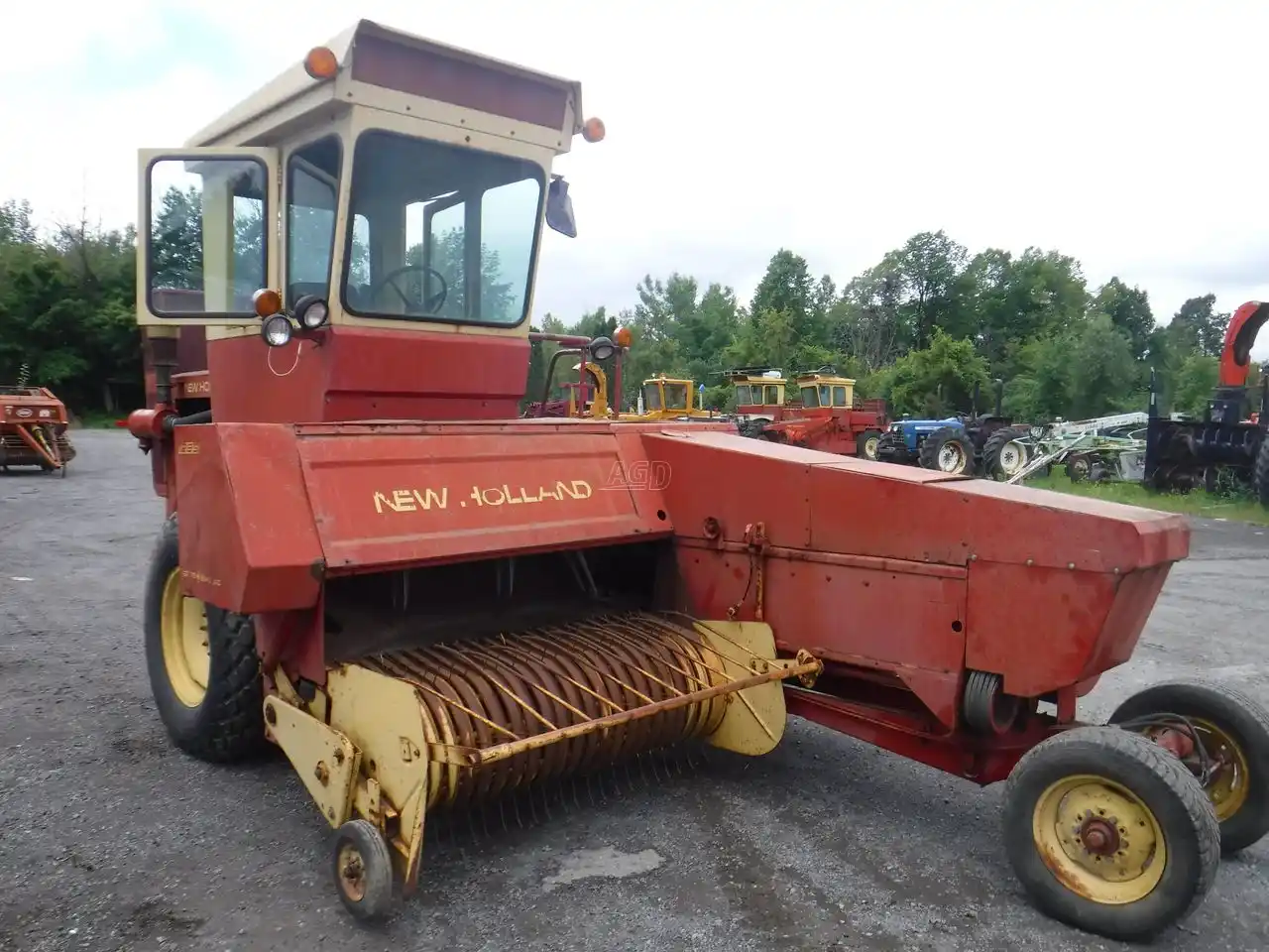 Gallery image 1 for Used New Holland 1283 Square Baler - Small