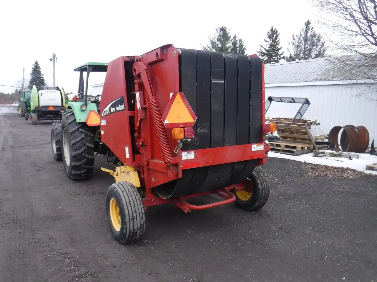 Gallery image 2 for Used New Holland BR730 Round Baler