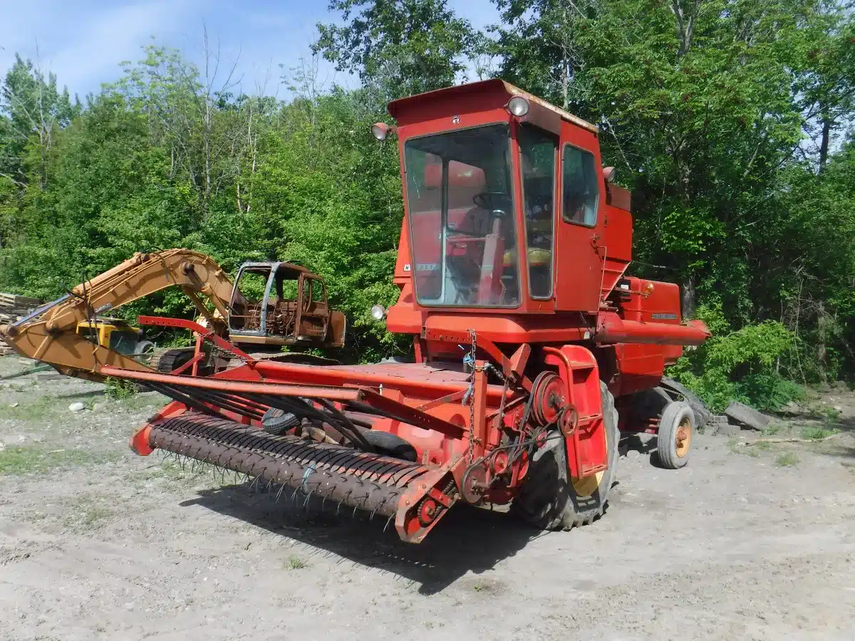 Gallery image 2 for Used Massey Ferguson 205 Combine