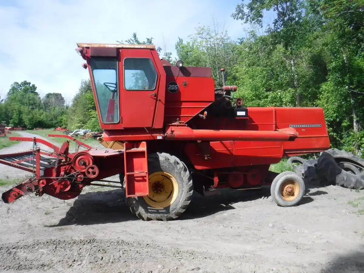 Gallery image 1 for Used Massey Ferguson 205 Combine