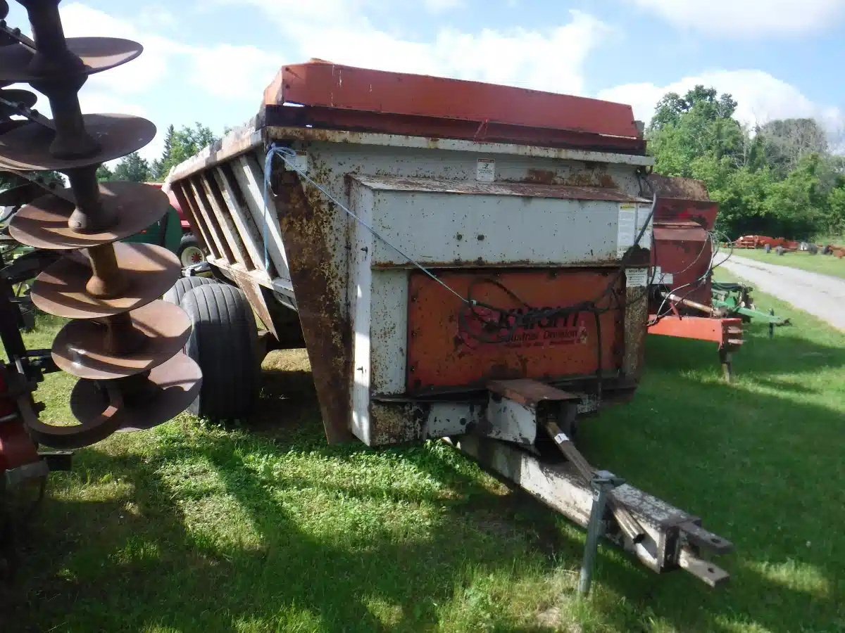 Gallery image 2 for Used Knight PRO TWIN SLINGER 8030 Manure Spreader