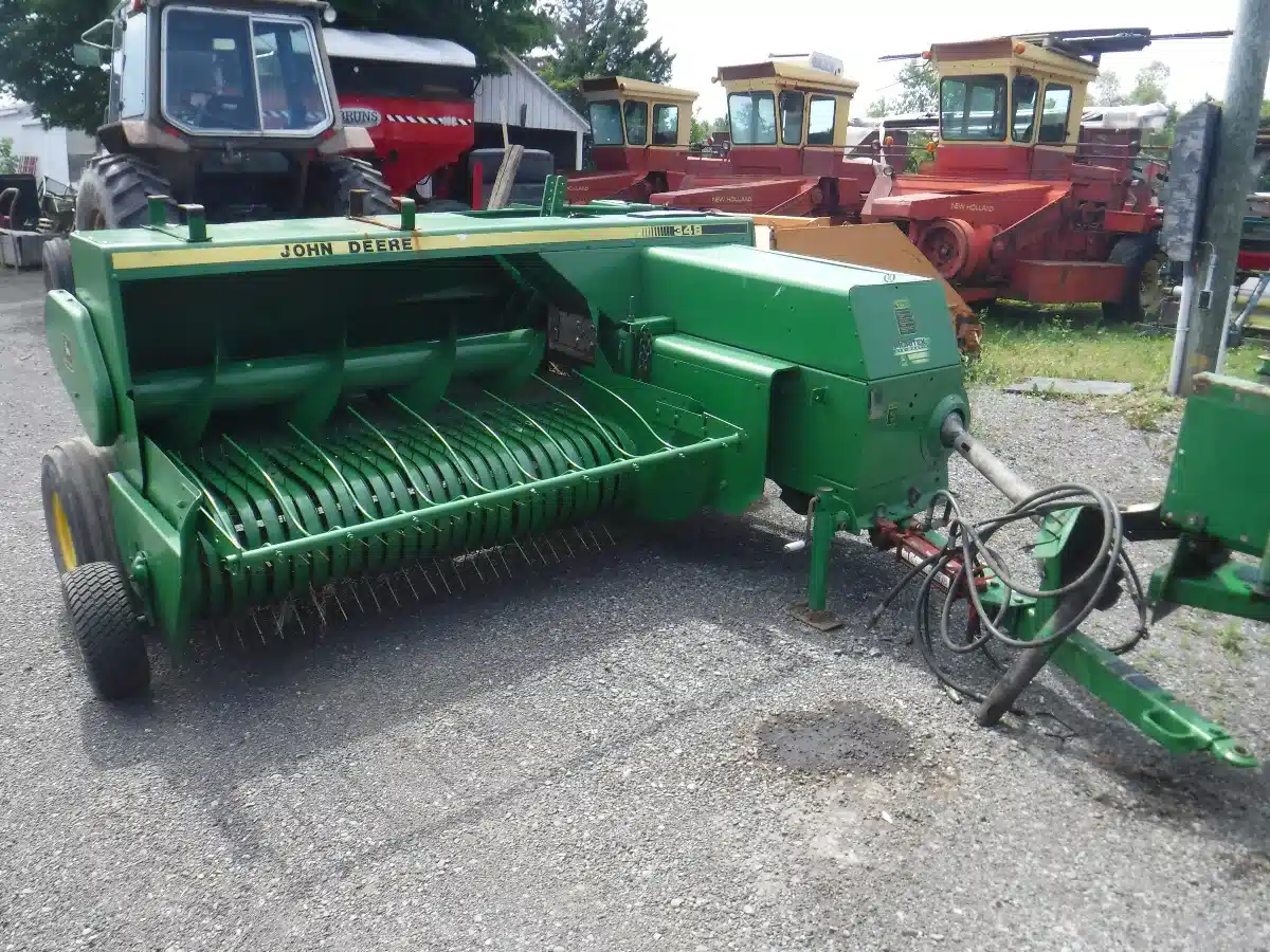 Gallery image 1 for Used John Deere 348 Square Baler - Small