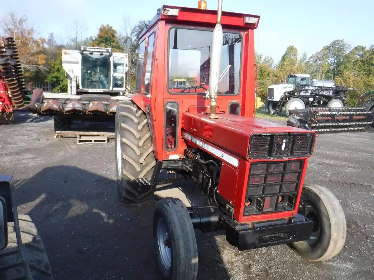 Gallery image 2 for Used International 844 Tractor