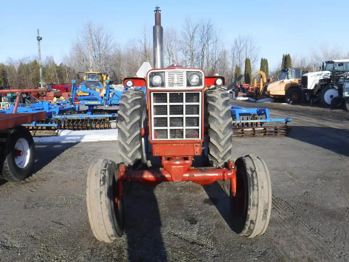 Gallery image 2 for Used International Harvester 686 Tractor