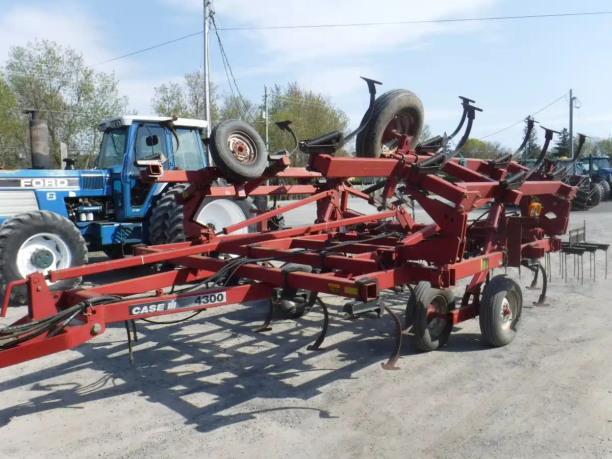 Gallery image 1 for Used Case IH 4300 Cultivator